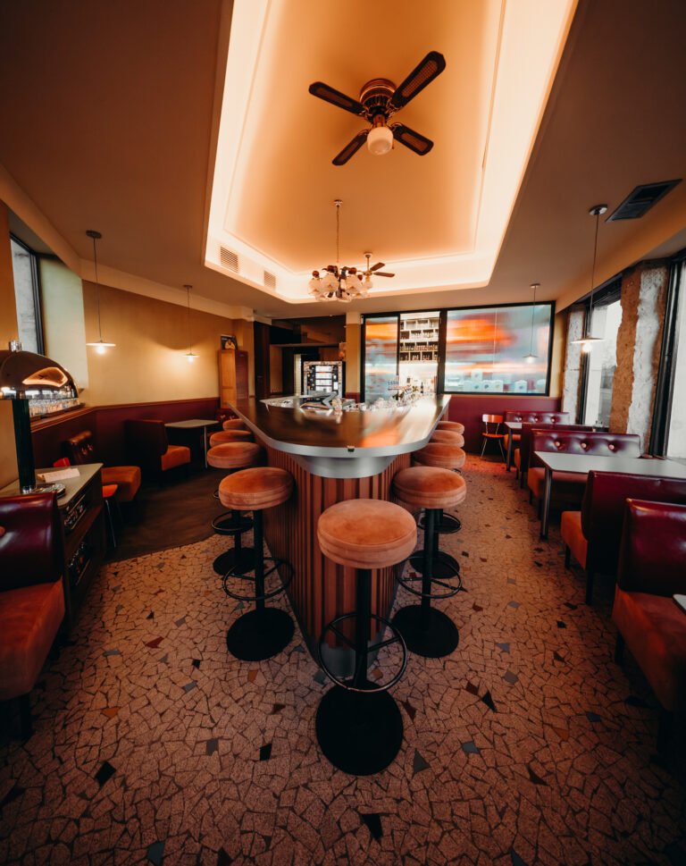 Abstract - Lytheo-ccoktail bar